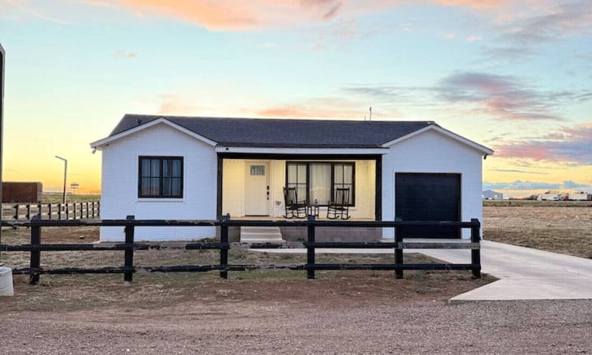 Amarillo House | Right by Cadillac Ranch | Cool, Clean, Convenient!
