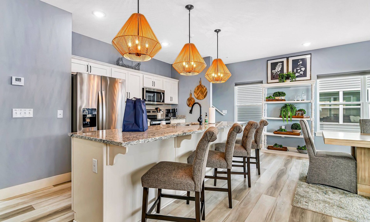 Table Rock House | Right By Community Pool Free Daily Tickets Private Hot Tub Backyard w Firepit Lake View