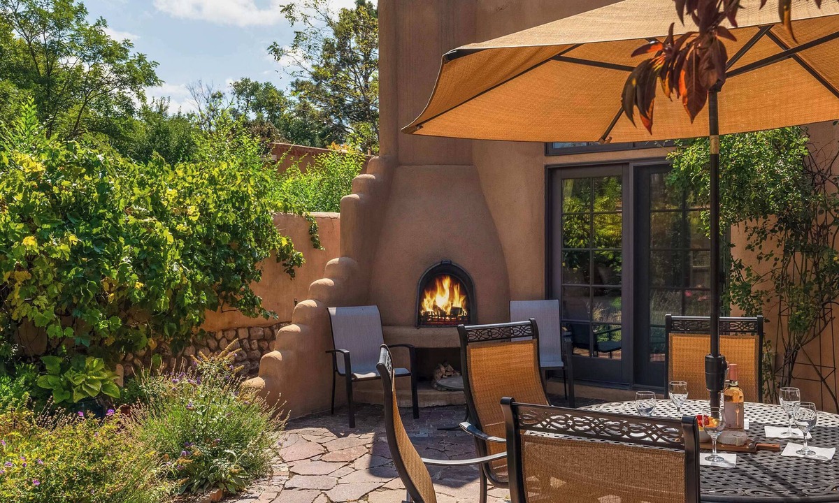 Historic Eastside House | Right off Canyon Road, Amazing Art, Outdoor Kiva