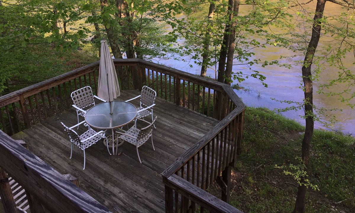 Great Cacapon House | Right on the river.
