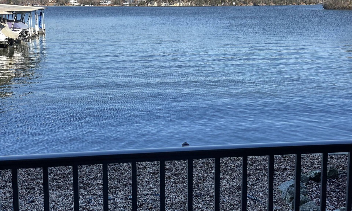 Osage Beach Condo | Right on the Water! 21.5 mm