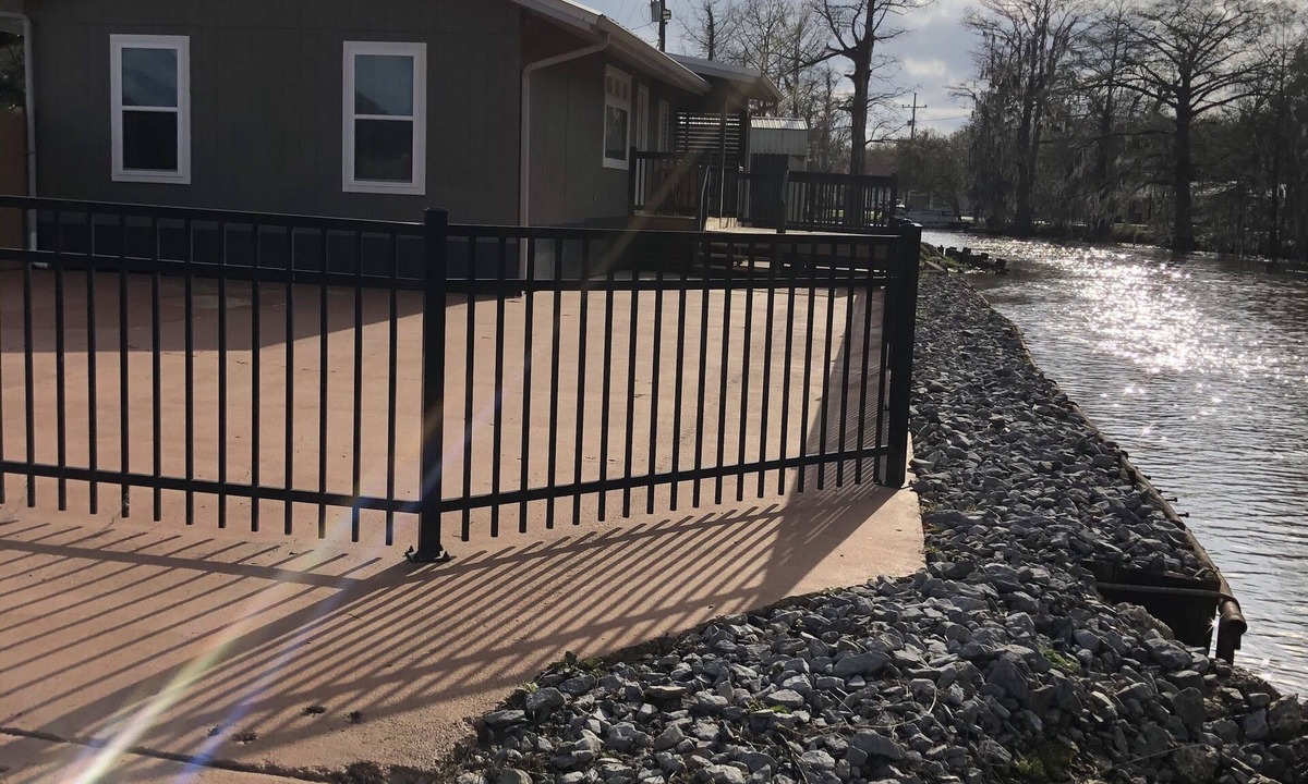Pierre Part House | Right on the water! 3 Bedroom House, large deck, next to a kayak launch!