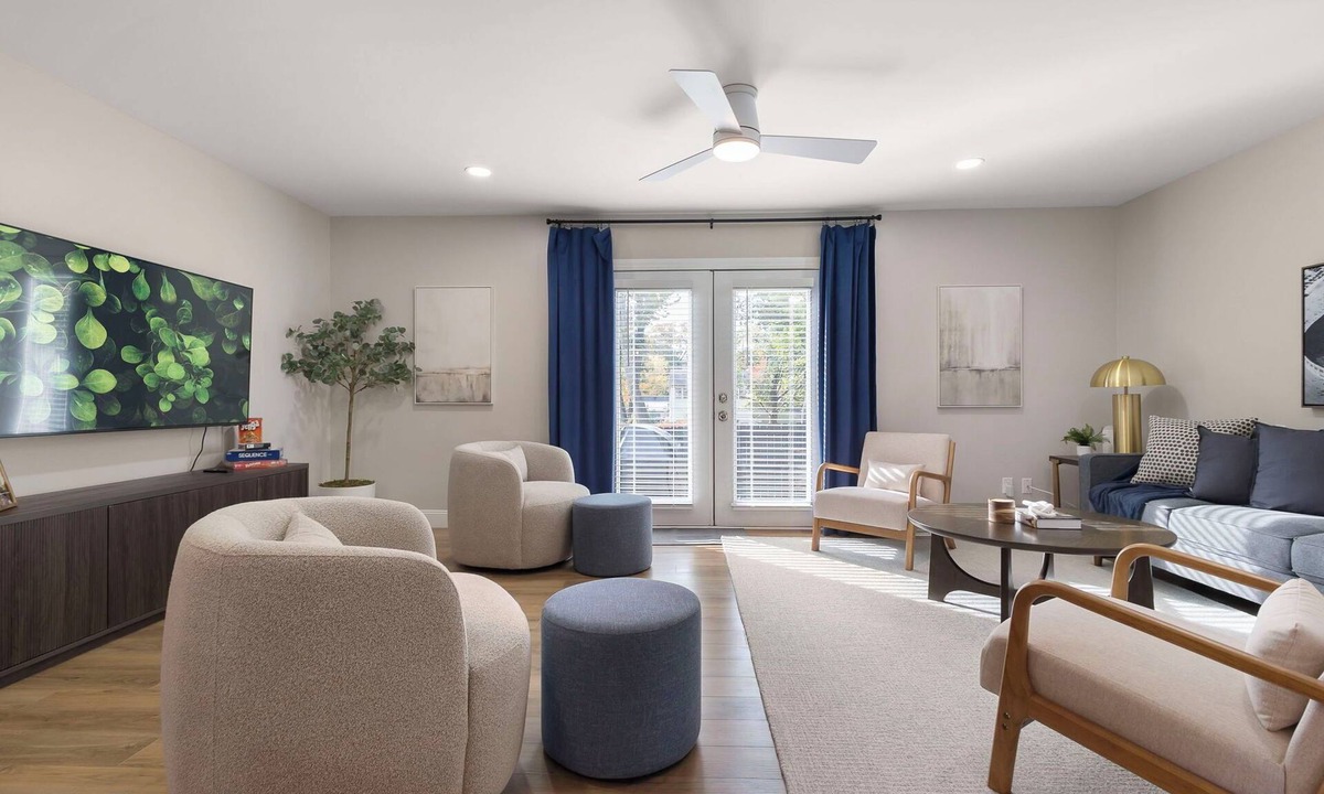 Northeast South Bend House | Right Where You Want to Be/Walkable 5BR Townhome Near Notre Dame
