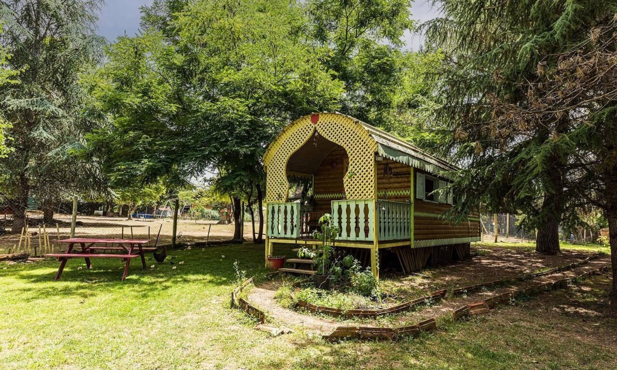 Penne-d'Agenais Cottage | Rigoulieres caravans by the river
