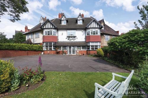 Doncaster House | Rigsbys Guesthouse Doncaster