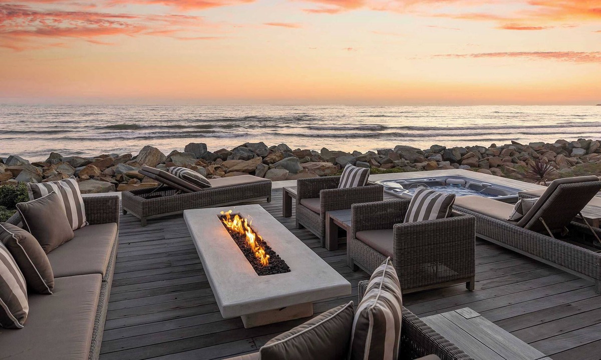 Ventura House | Rincon Refuge - Amazing Modern Seacliff Beachfront
