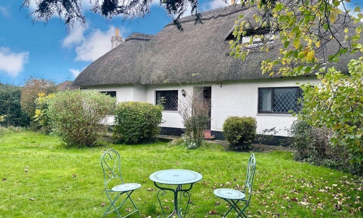 Waterlooville Cottage | Rinsey Cottage a thatched cottage