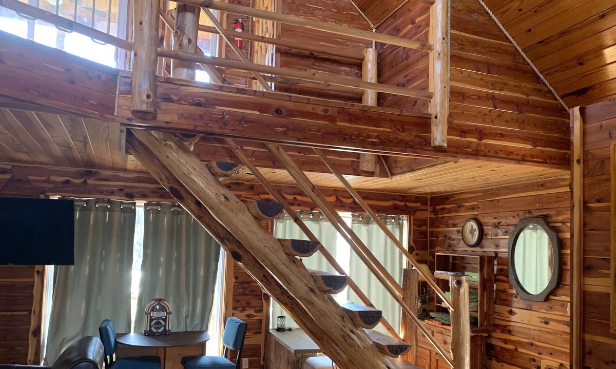 Mammoth Spring Cabin | Rio Escape - Rustic Log Cabin Retreat on Spring River