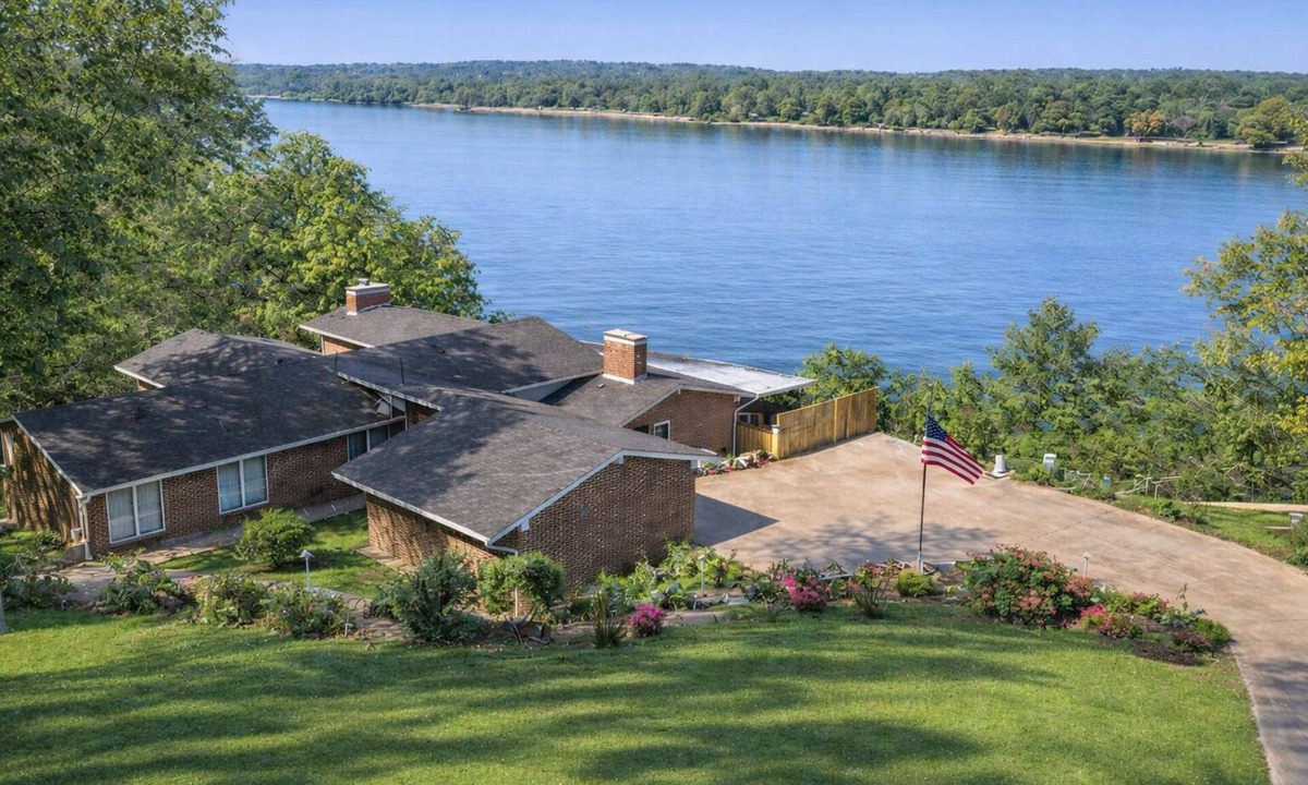 Florence House | Ripple Effect—Memorial Day Promo—Huge Space—Incredible Views—Perfect Location