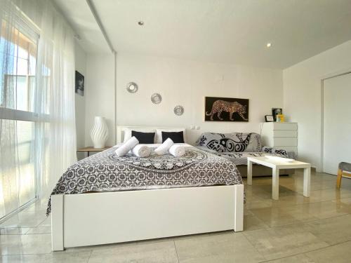 Ensanche Diputacion Apartment | Riscal 6 by United Renters