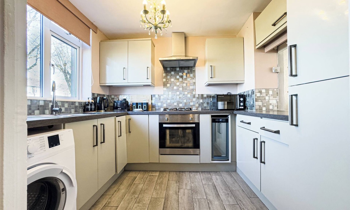 Basildon House | Rise Park Cozy House - Basildon