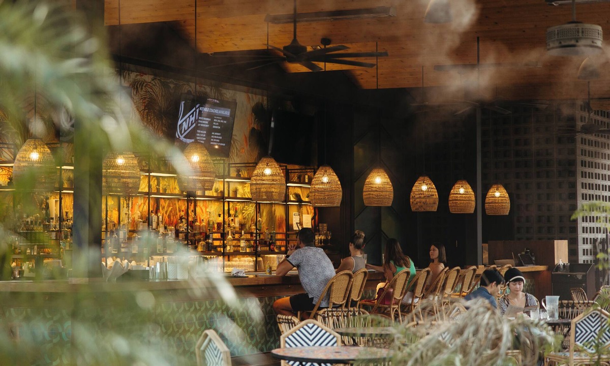 Alhambra Hotel | Rise Uptown Hotel