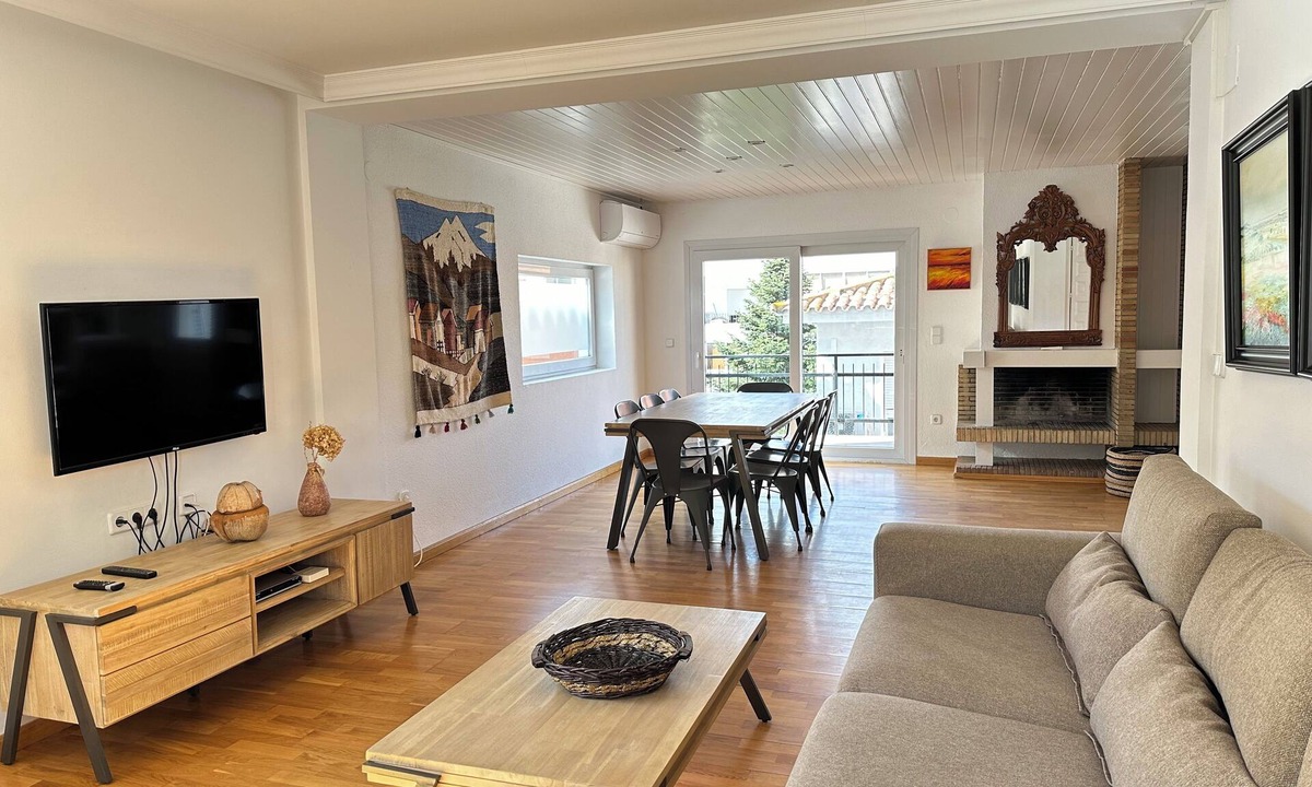 Roses Town Center Villa | Riu Segre - Four Bedroom Villa, Sleeps 8