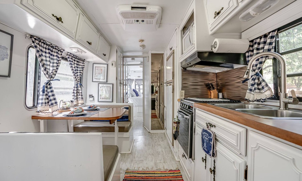 New Braunfels House | River Access, 20% Off, Glamping, Couple, Nature
