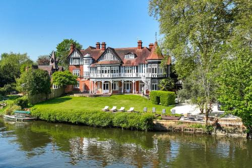 Bray on Thames Bed & Breakfast | River Arts Club