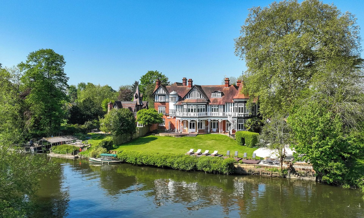 Bray on Thames Bed & Breakfast | River Arts Club