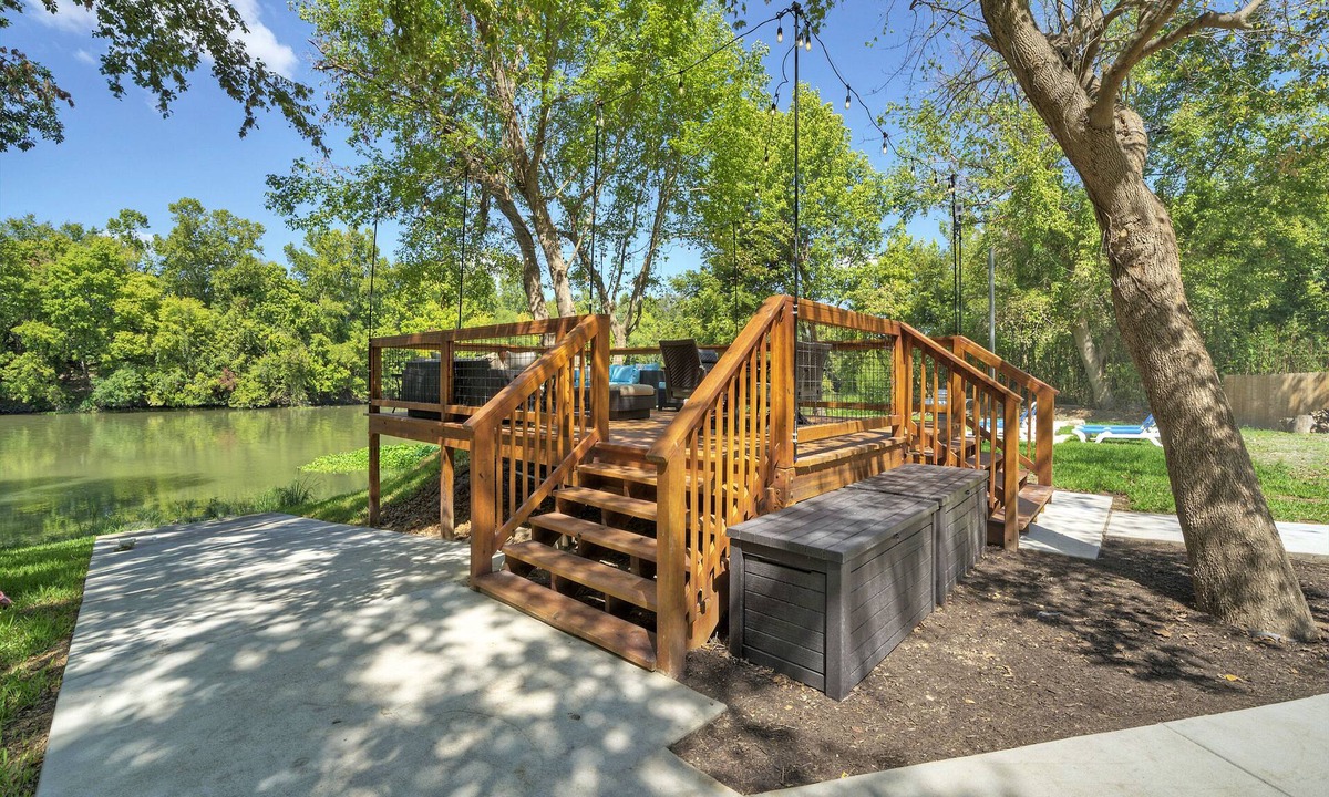 Garfield House | River Bend Bliss: Where Memories flow with the River