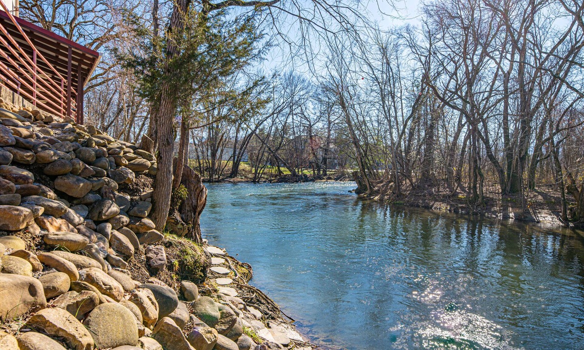 Pigeon Forge Hotel | River Bend Inn