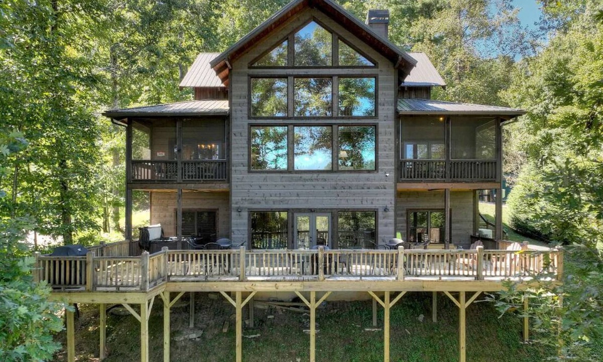 Ellijay Cabin | River Bend Lodge overlooking Coosawattee River