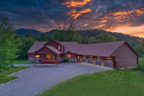 Irwin House | River Bend Retreat