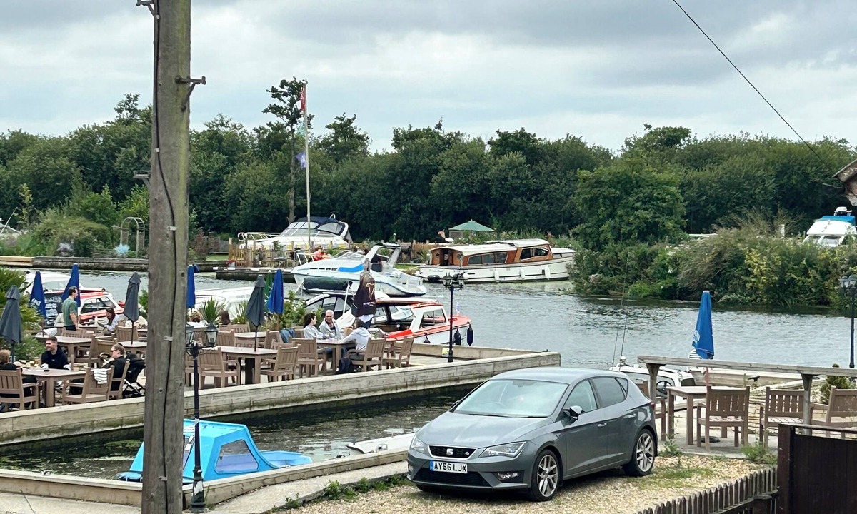 Horning Apartment | River breeze ground floor easy access with river view.