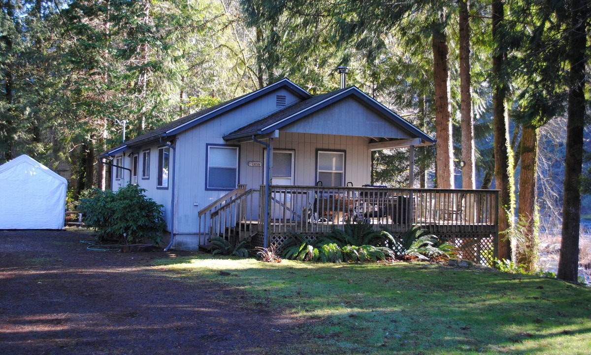 Mapleton Cabin | River Cabin in the Woods
