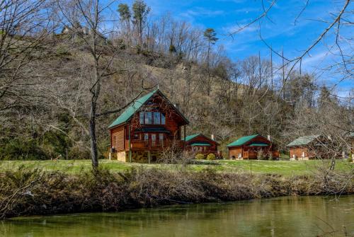 Pigeon Forge Ski Chalet | River Cabin