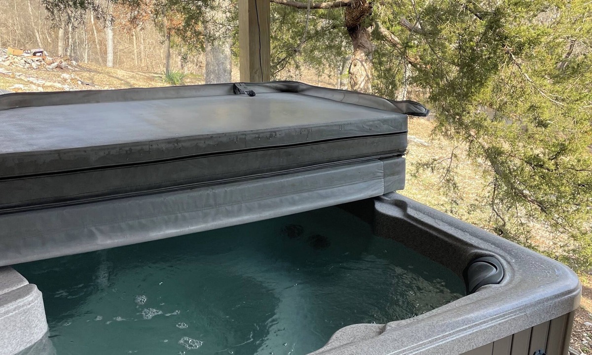Nixa Cabin | River cabin w access. close to town. 35 foot deck