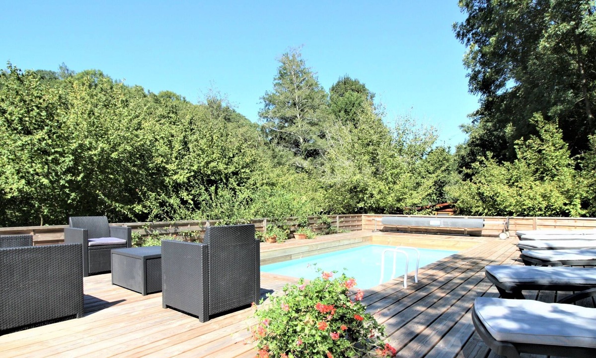 Loze House | RIVER COTTAGE: 100% private, heated pool, air conditioning, 5 star reviews.