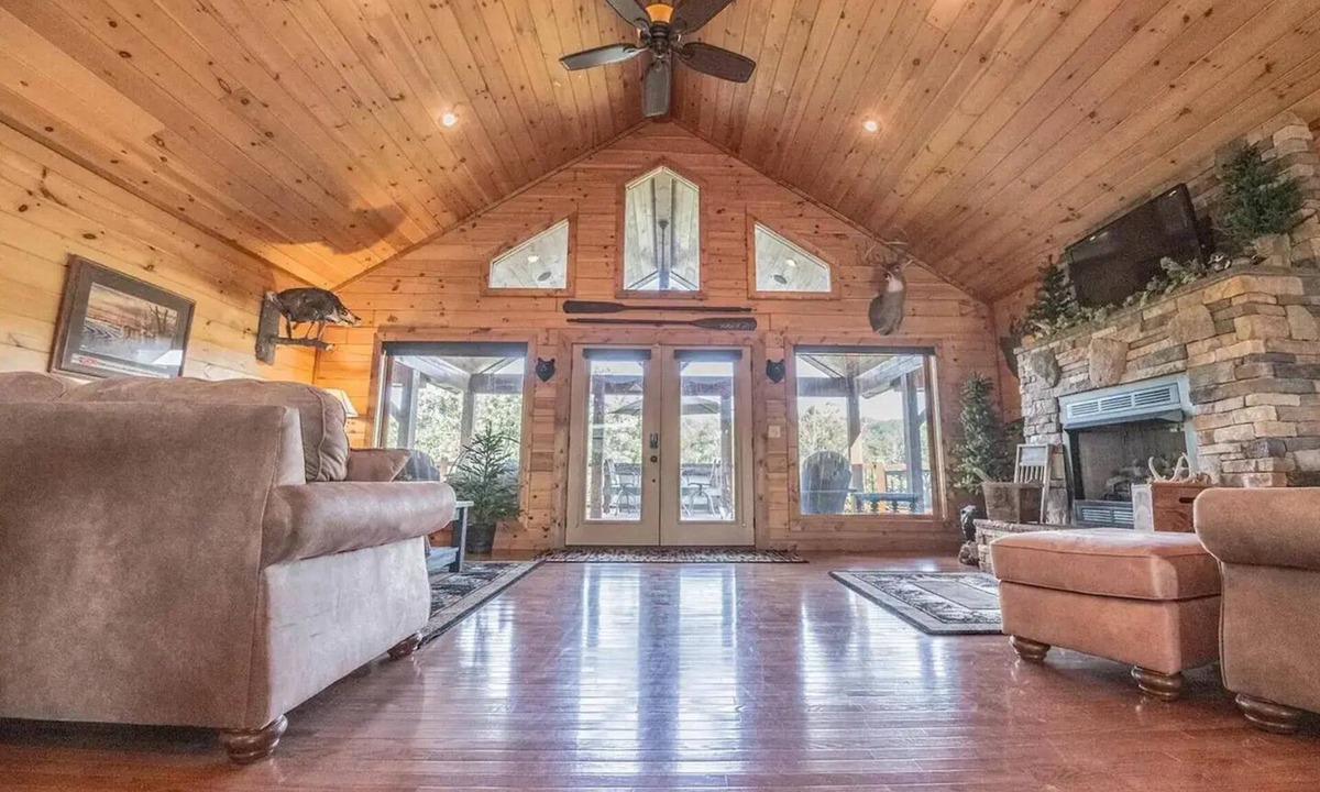 Doniphan Cabin | River Embrace Estate