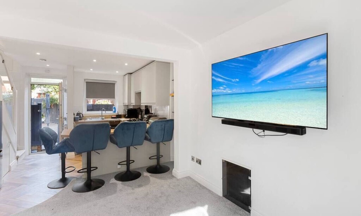 Exeter House | River Exe Cottage - Short Stays UK Ltd