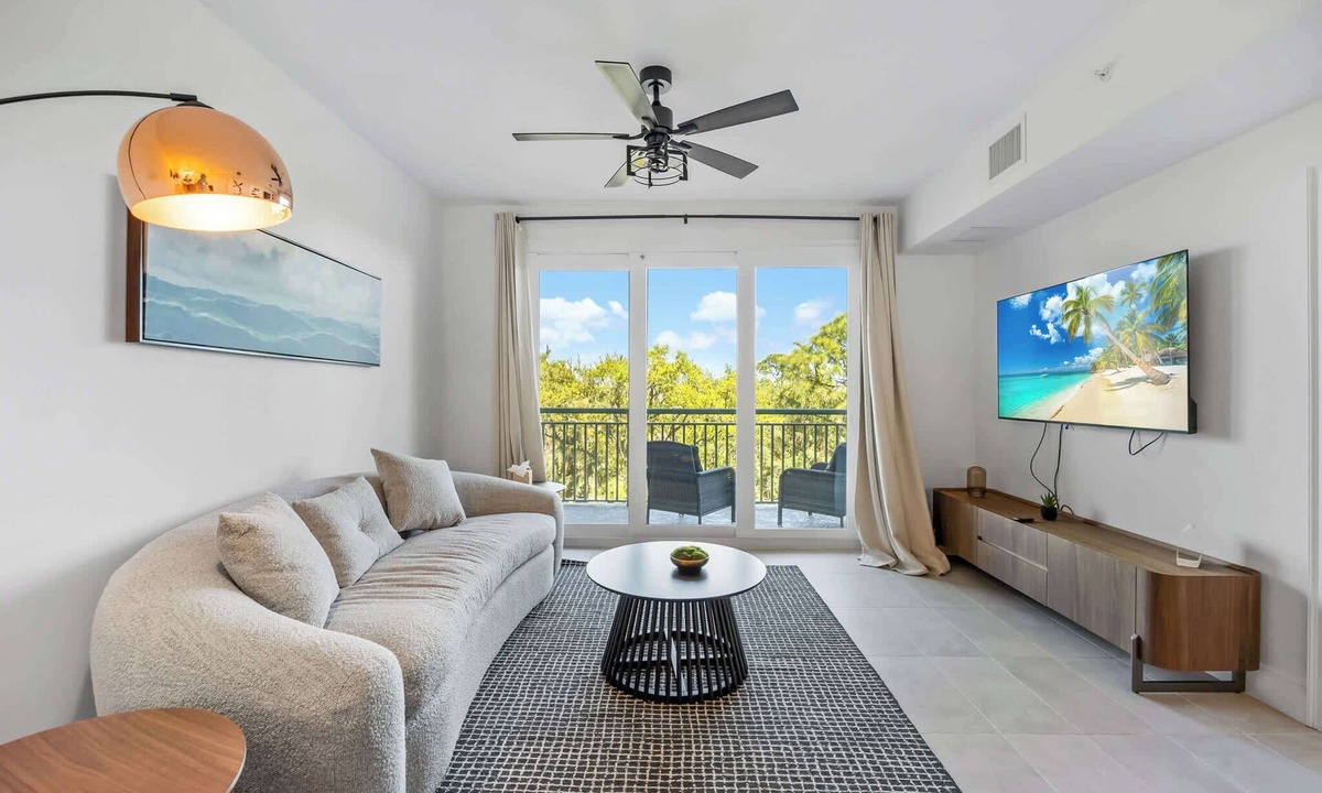 Merritt Island Condo | River Fly-In Duo - 4Bd - Garden View