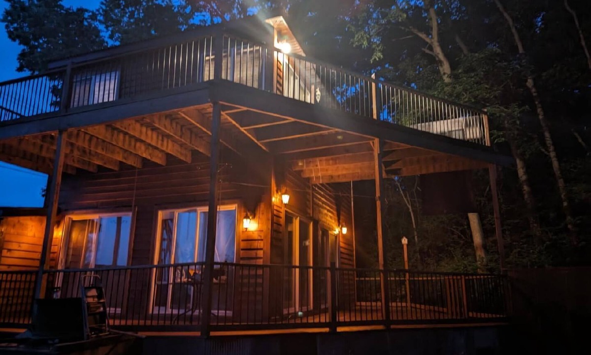 Argyle Cabin | River front, 3 bedroom cabin