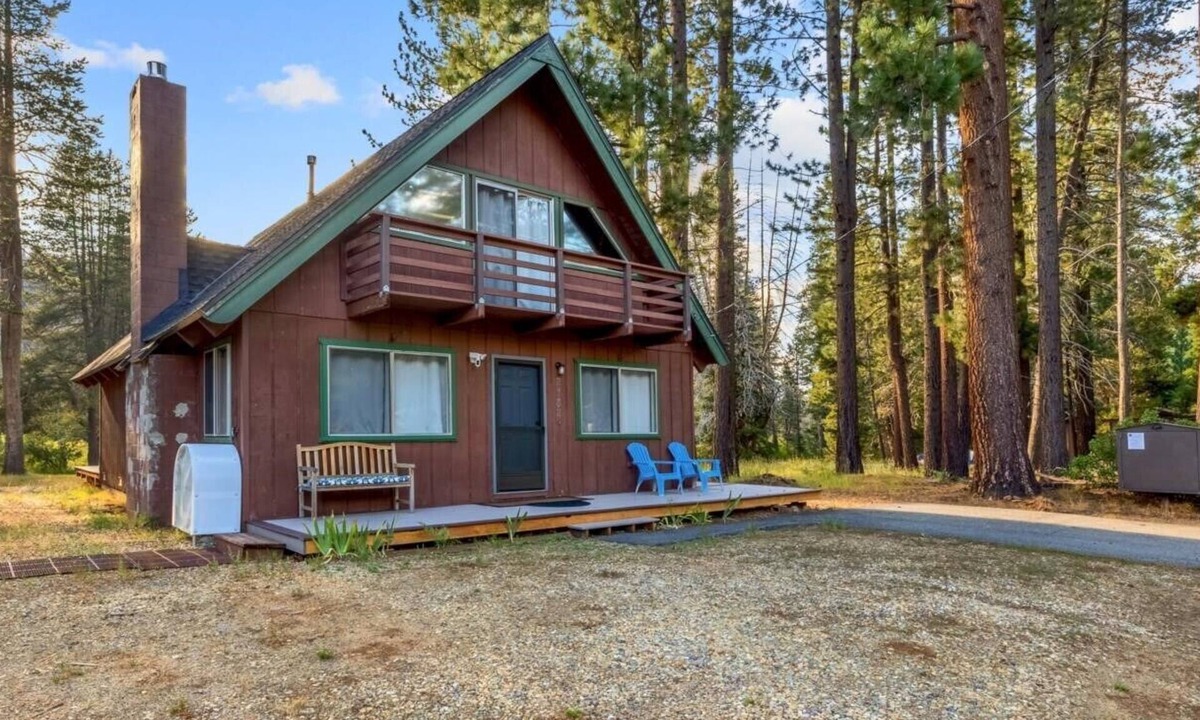 Christmas Valley House | River Front Chalet, quiet location come play in Tahoe-2782B
