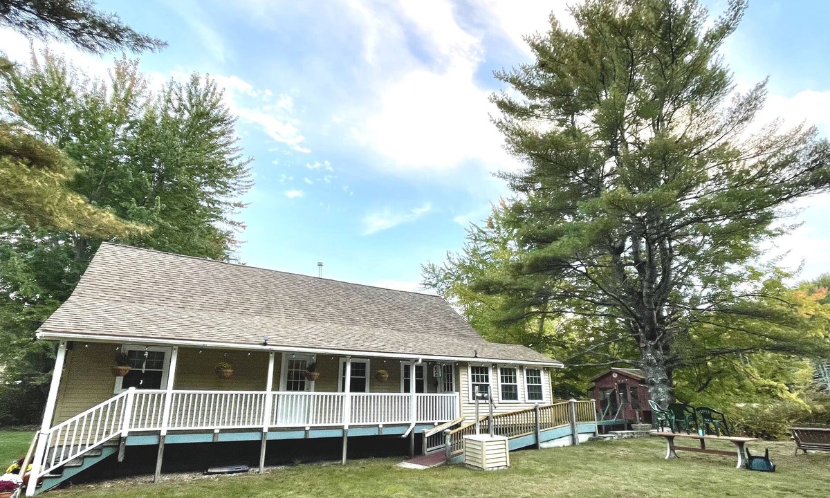 West Ossipee House | River front house with HOT TUB!