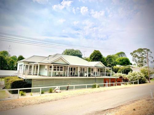Tocumwal House | River Front on Hennessy