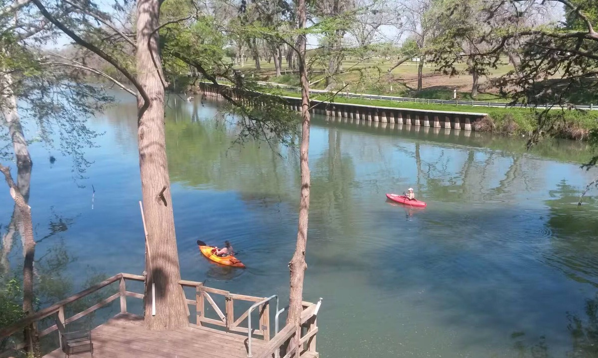 Seguin House | River Front property