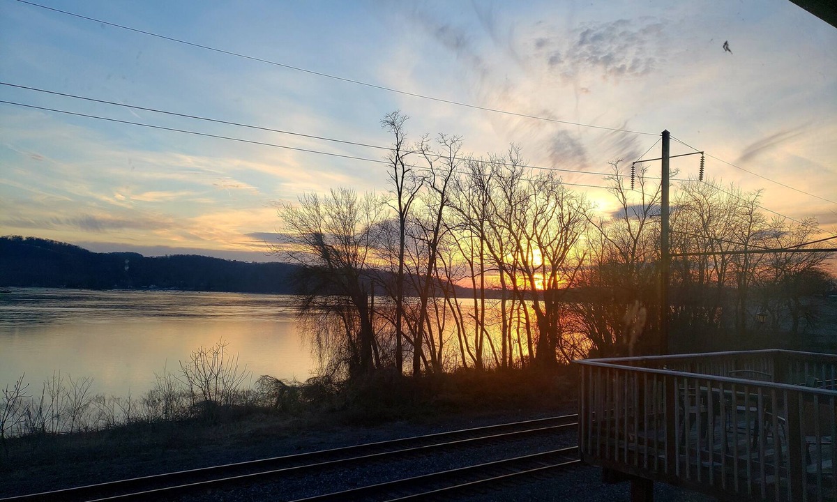 Columbia Apartment | River Front Property with a View!