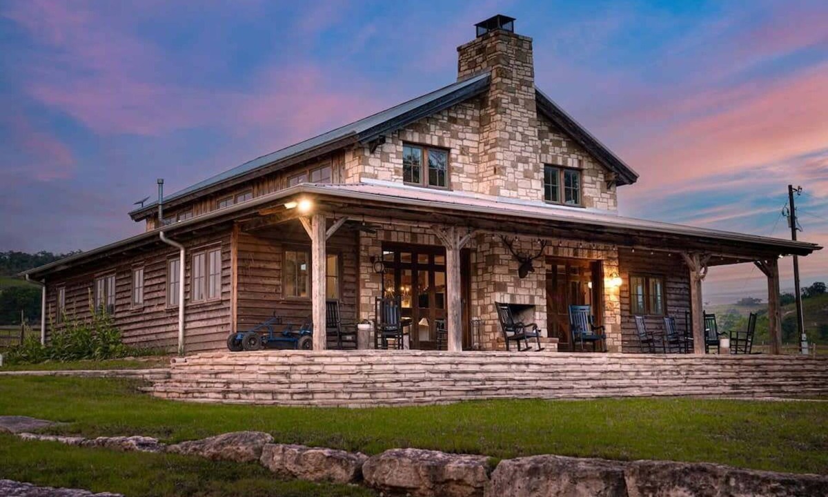 Blanco House | River Hill Ranch, Pet friendly, Fireplace