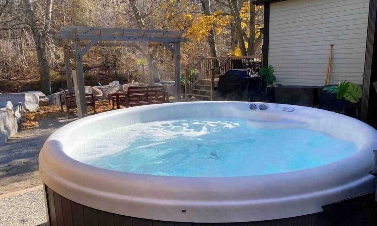 Straffordville House | River House Getaway