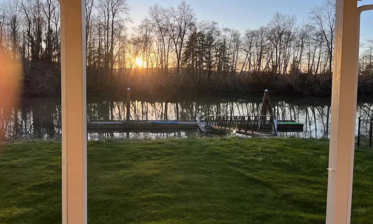 Cathlamet House | River House in Cathlamet