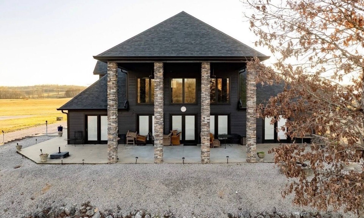 Doniphan House | River House on Violet Lane