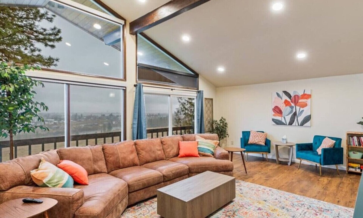 Spokane Valley House | River House with Panoramic Views
