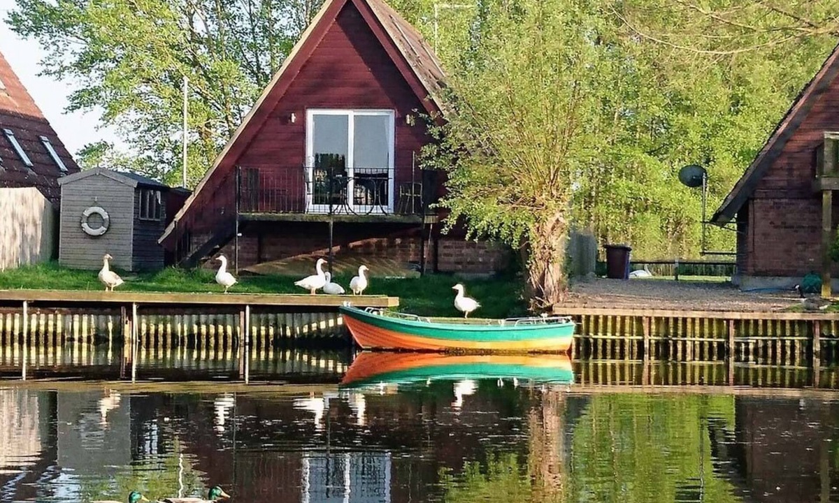 Thistley Green Cabin | River Lark Lodge