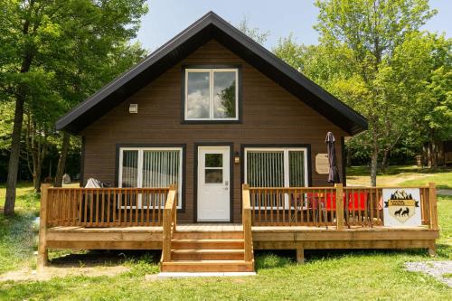 Frampton Ski Chalet | River & Miller Zoo - Louna-Nuage Shack