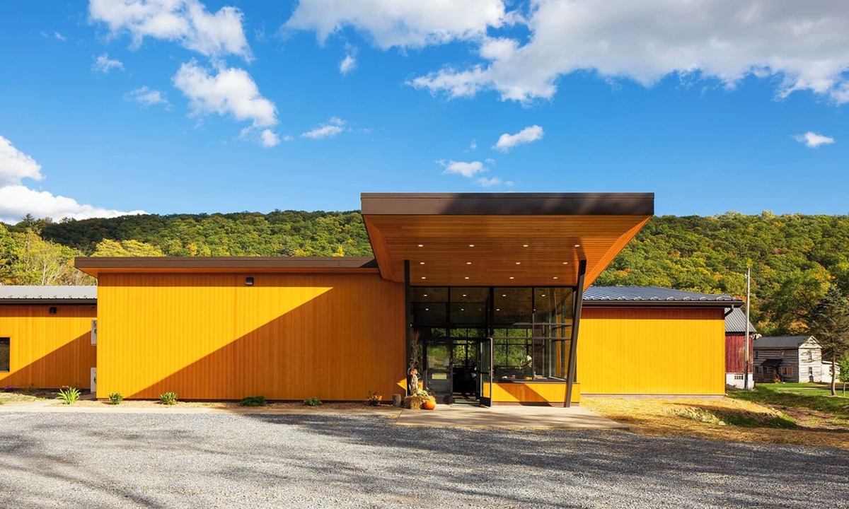 Clearville Resort | River Mountain Modern Lodge – Hot Springs Tubs