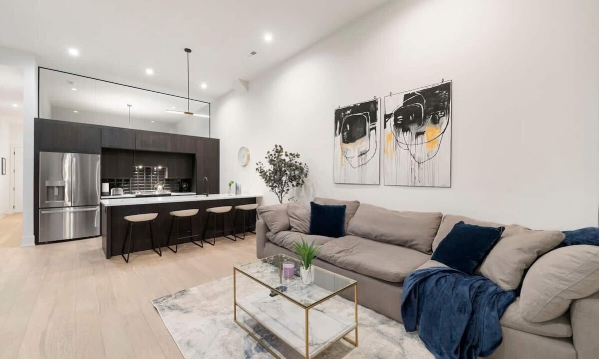 Downtown Chicago Apartment | River North 2BD Condo: Parking, Balcony, Laundry
