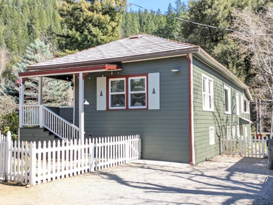 Dunsmuir Ski Chalet | River Oak Retreat - Upper Sacramento Riverfront!