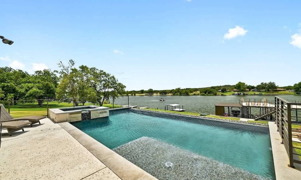 Kingsland House | River Oaks Retreat - Memories that Last a Lifetime