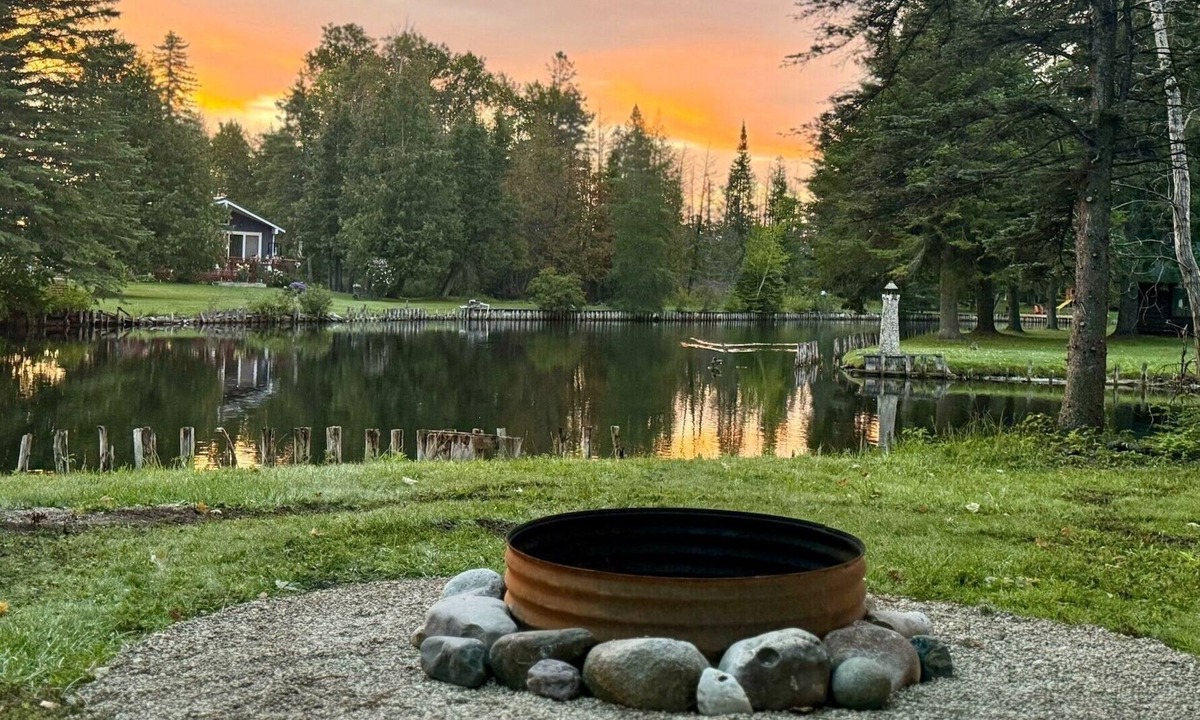 Indian River House | River Pines~Downtown Waterfront Wildlife Watching!nFirepit,Snowmobile,2 King Bds